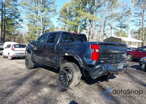 2021 Chevrolet Silverado 1500 4Wd Short Bed Rst z USA, uszkodzony, nr VIN 1GCUYEEL9MZ380435